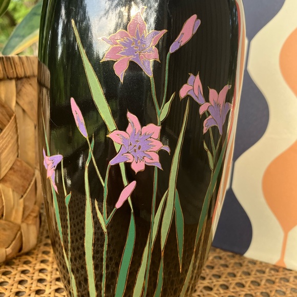 Vintage Japanese Lacquered Black Iris Vase w/Gold Trim - Picture 14 of 14